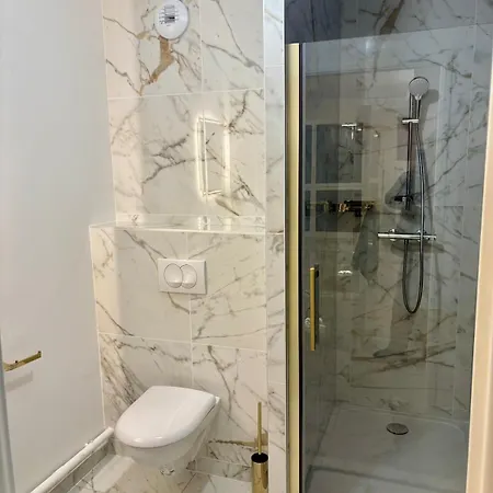 View, Luxe Vue Apartment